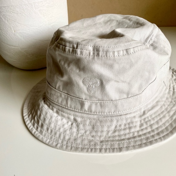 Aritzia TNA Logo Bucket Hat - Picture 4 of 5